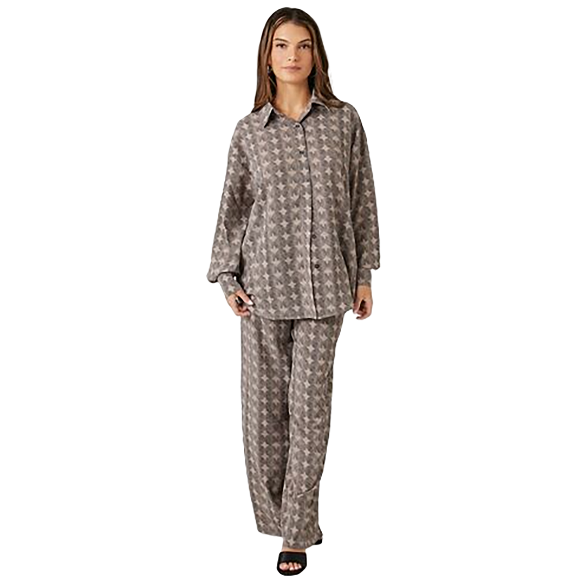 فوريفر 21 - طقم مكون من قطعتين للنساء - بيعت من قبل اف اي جي