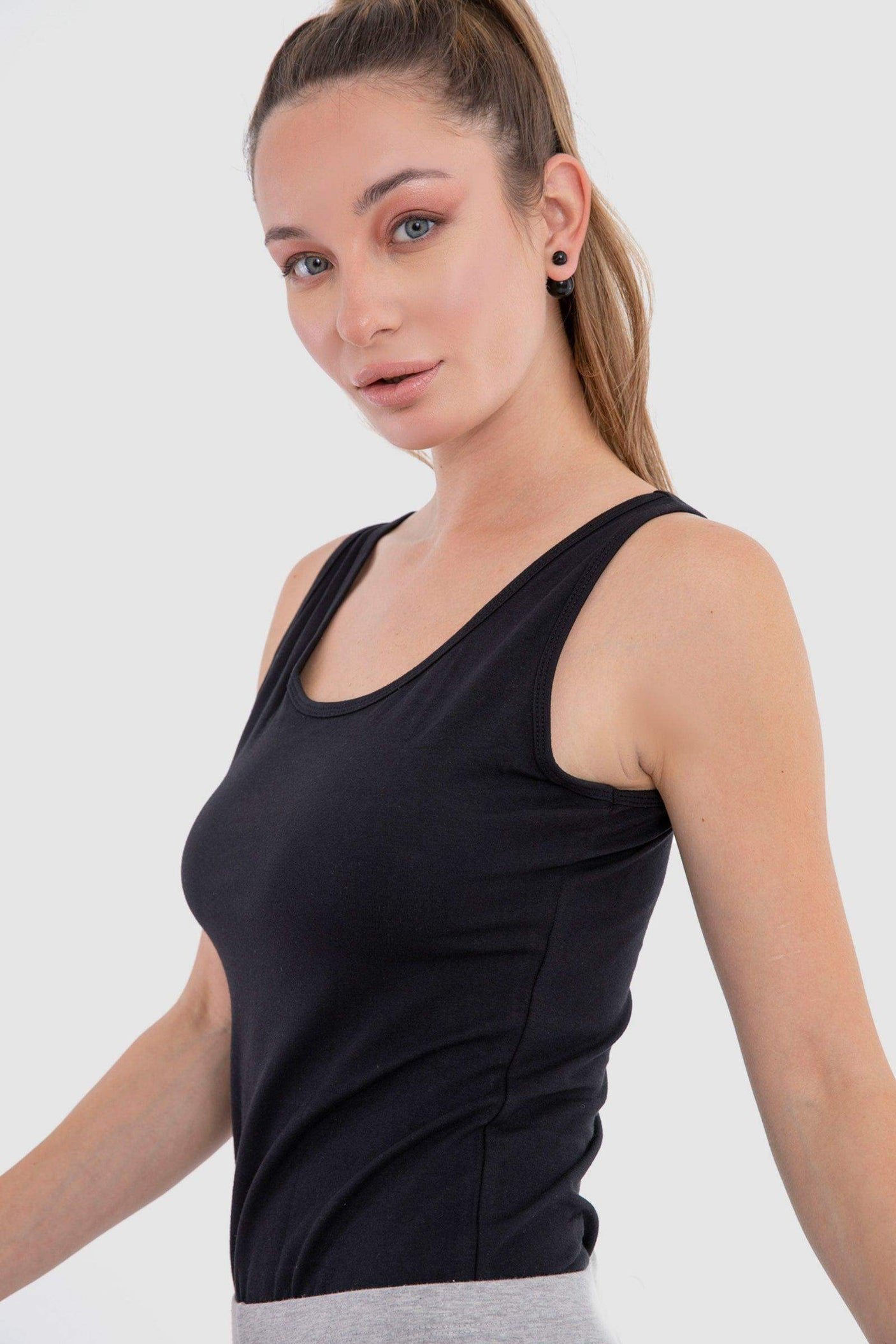 كارينا - تانك توب بلا أكمام للنساء