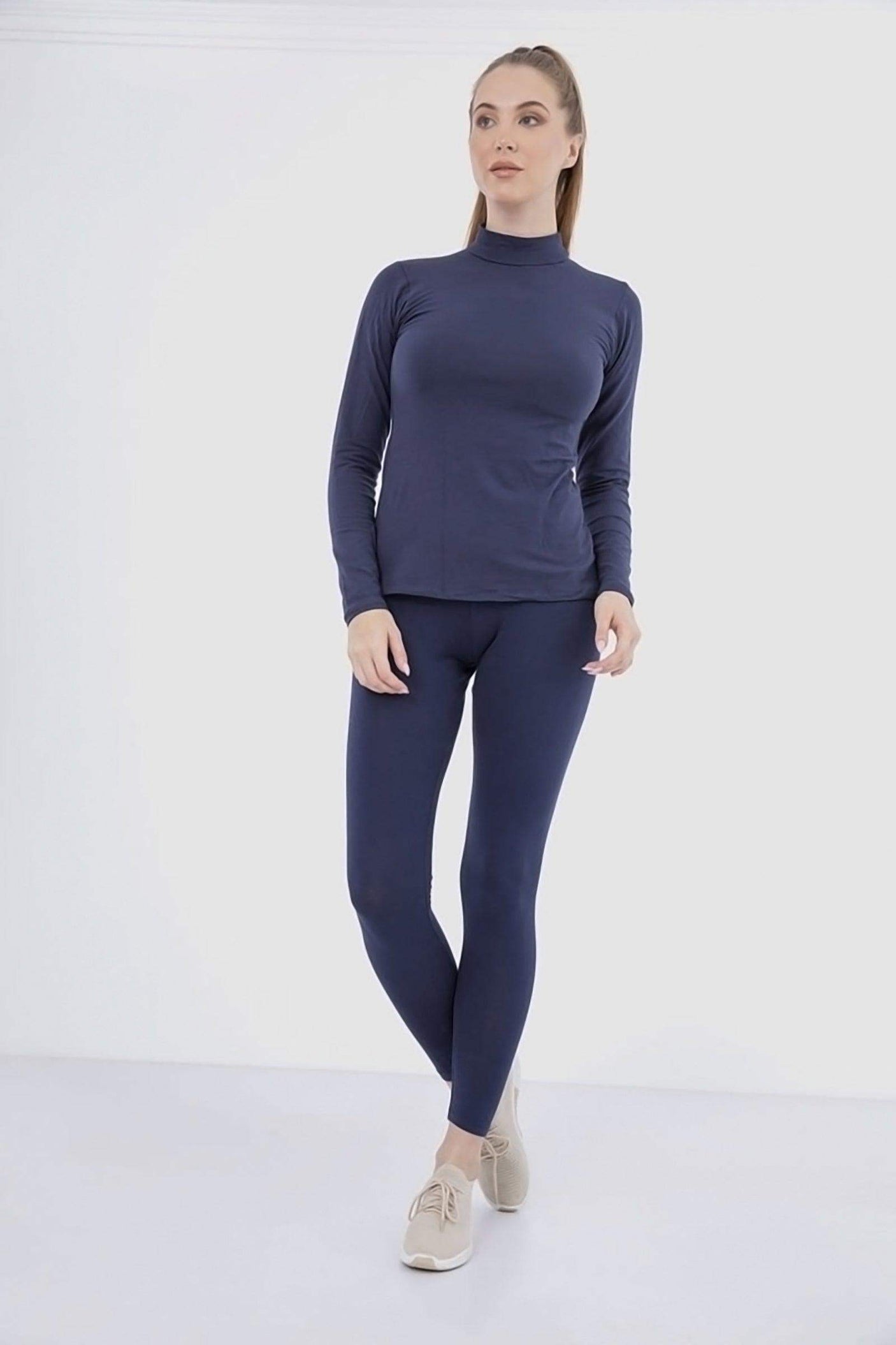 بلوزة بدون رقبة عالية