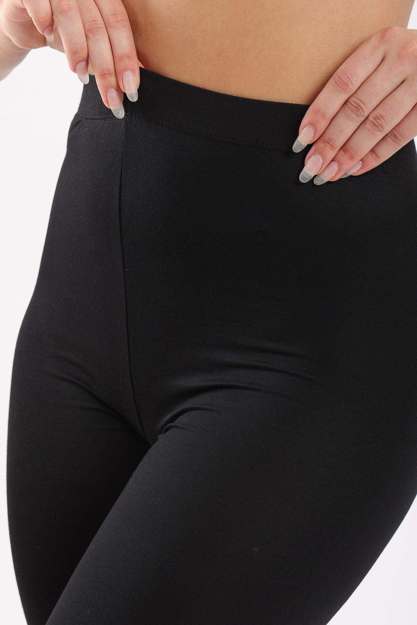 كارينا - شورت ضيق متوسط الطول