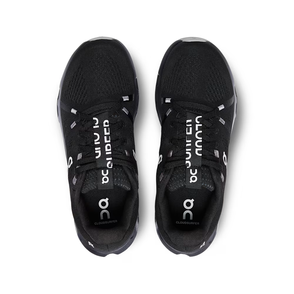 أحذية رياضية على السحاب