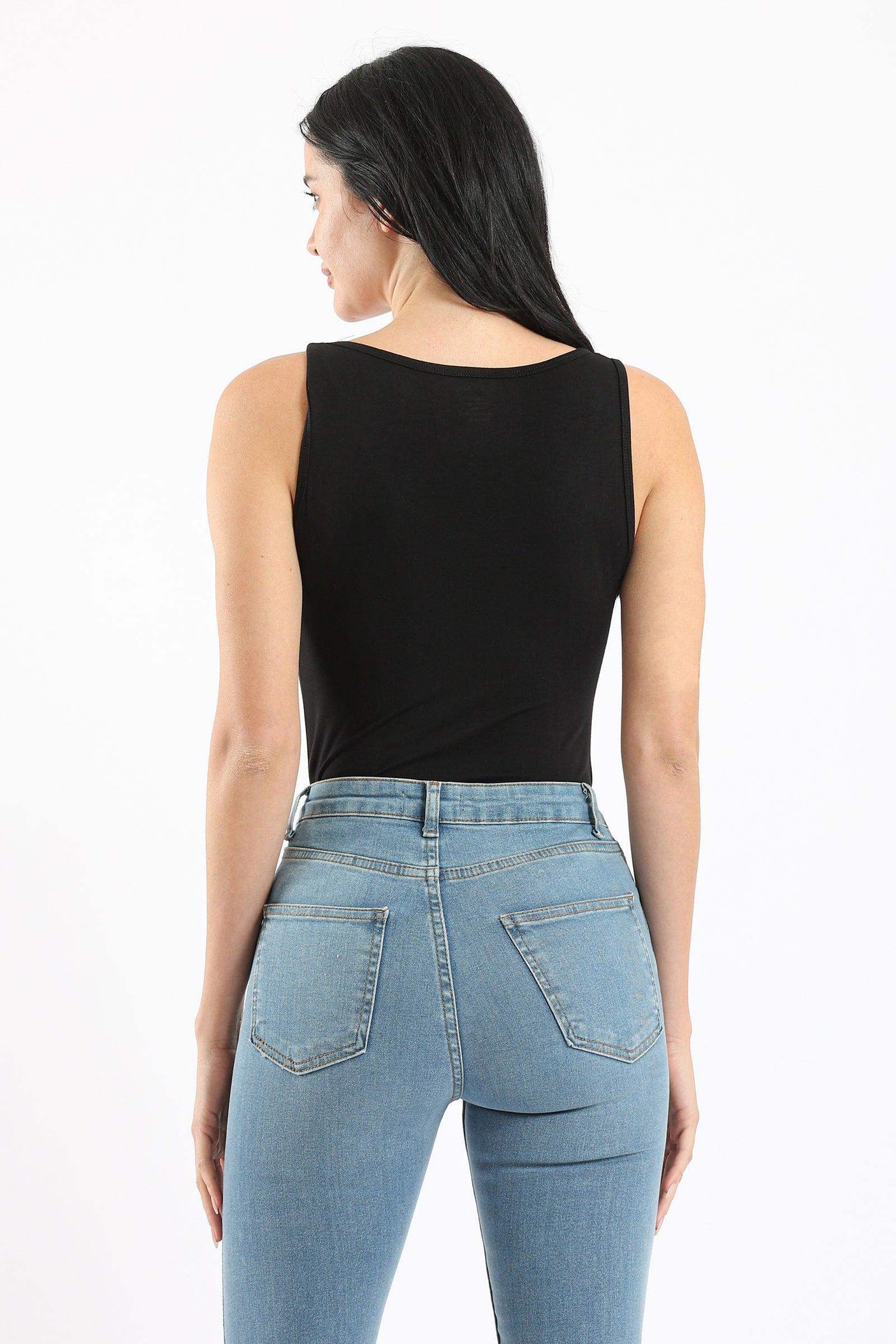 كارينا - توب حمّالات بفتحة رقبة واسعة