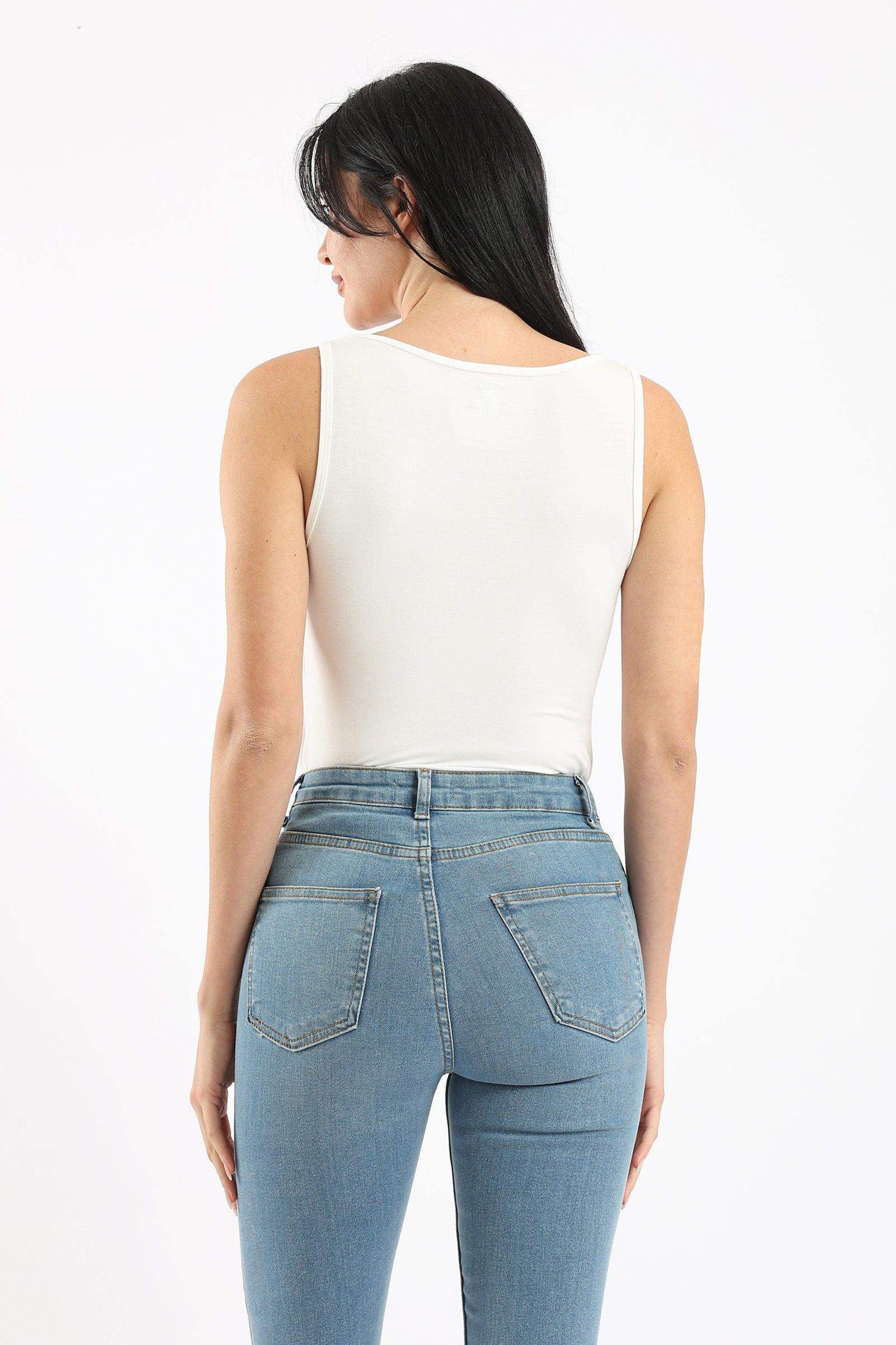 بلوزة برقبة منخفضة