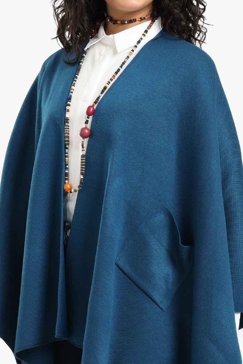 Carina - Cozy Knitted Poncho with Pockets