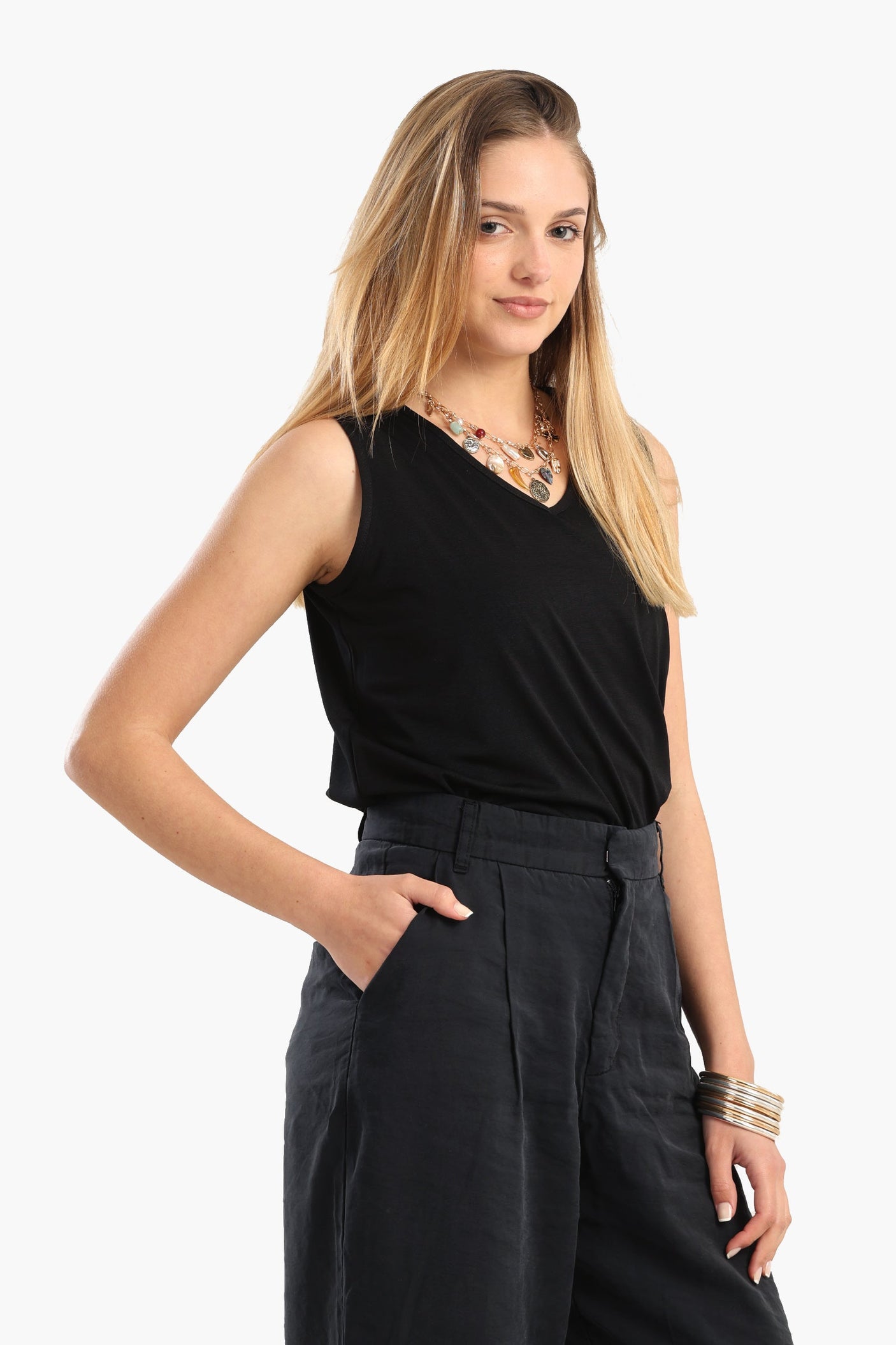 Carina - Sleeveless V-Neck Blouse