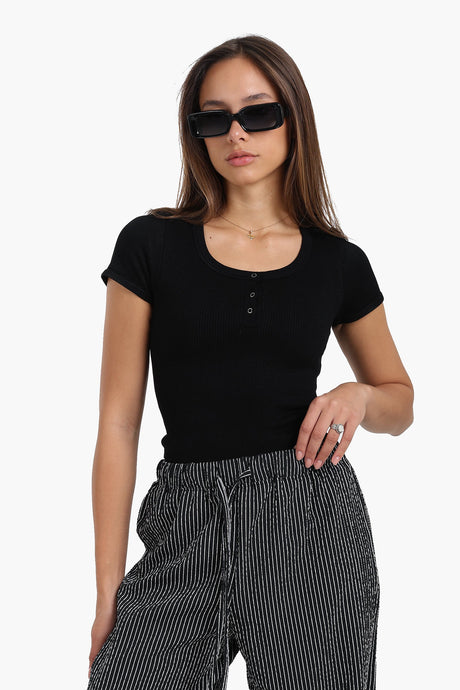 carina - Seamless Snap Front Top
