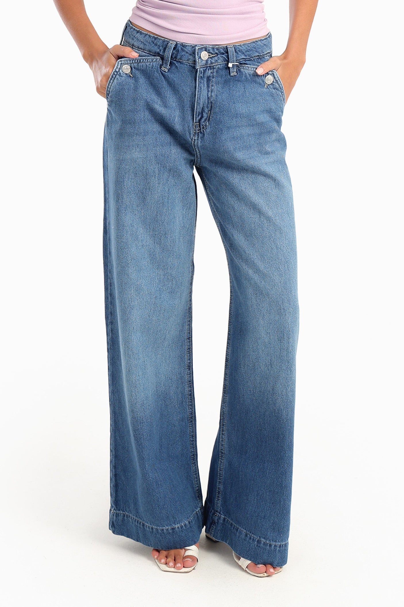 Carina - Jeans With Button Closure Pockets