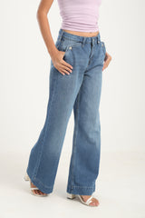 Carina - Jeans With Button Closure Pockets
