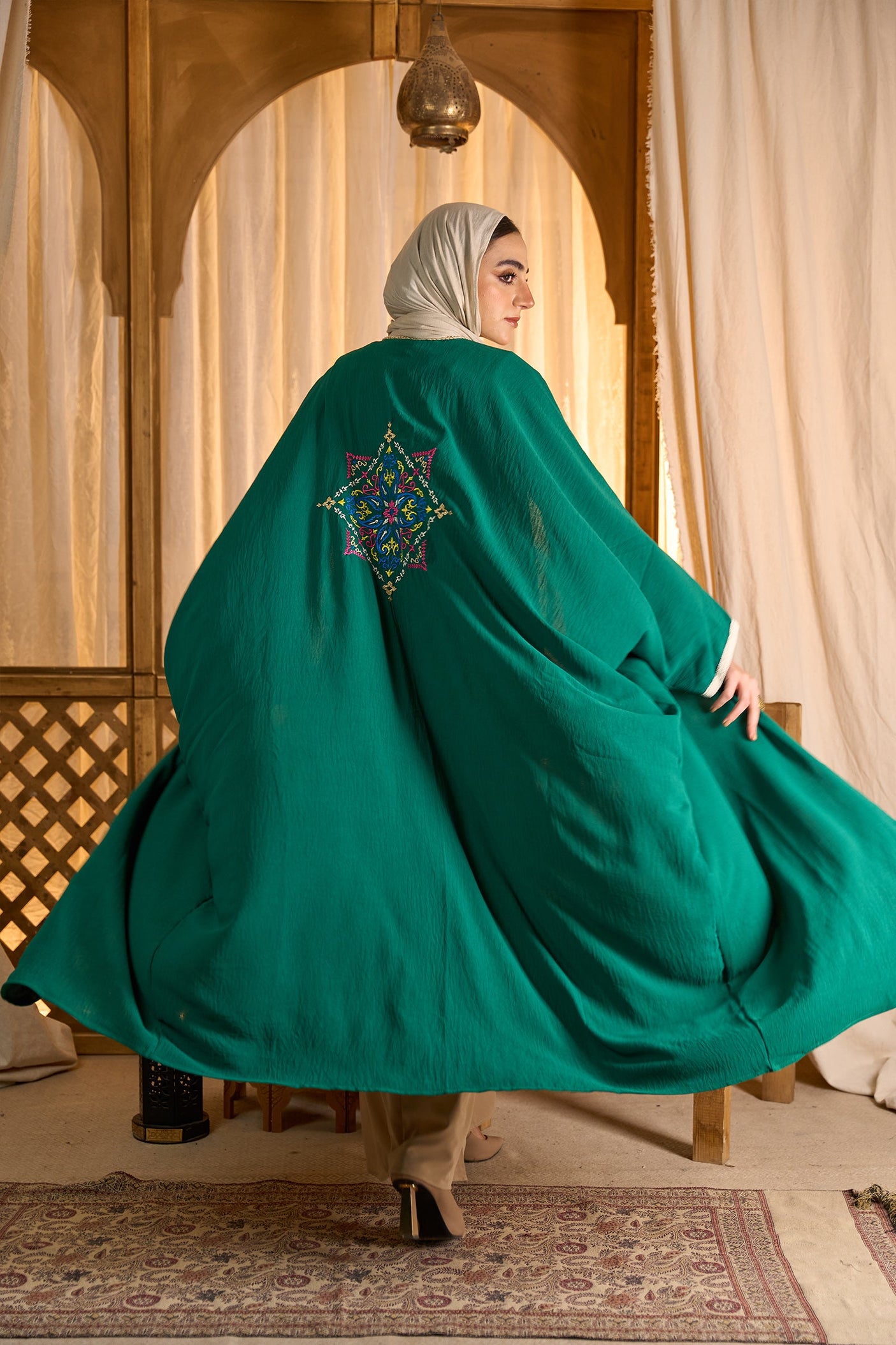 كلو - كيمونو مفتوح من الأمام كبير الحجم