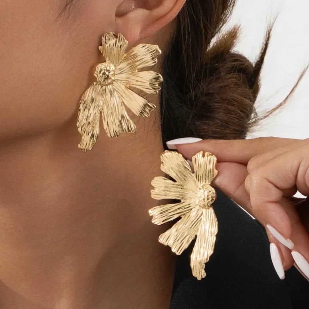 Metallic flower earrings