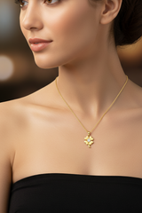 Women’s Necklace with Crystal Clover Pendant – Elegant Style