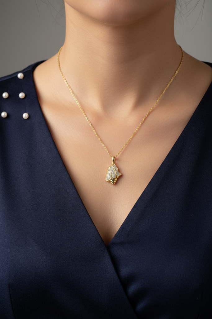 Women’s Necklace, Seashell Pendant – Elegant