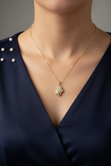 Women’s Necklace, Seashell Pendant – Elegant