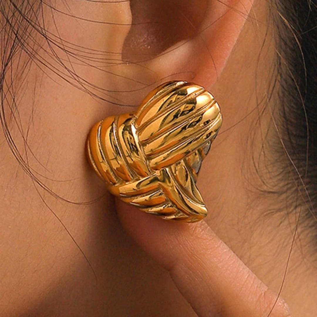Gold heart Intertwined Earrings
