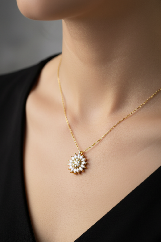 Women’s Necklace with a Crystal Flower Pendant – Elegant Style