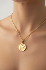 Women’s Necklace with Textured Heart Pendant – Elegant Style