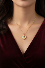 Women’s Necklace with Paved Crystal Heart Pendant – Elegant Style