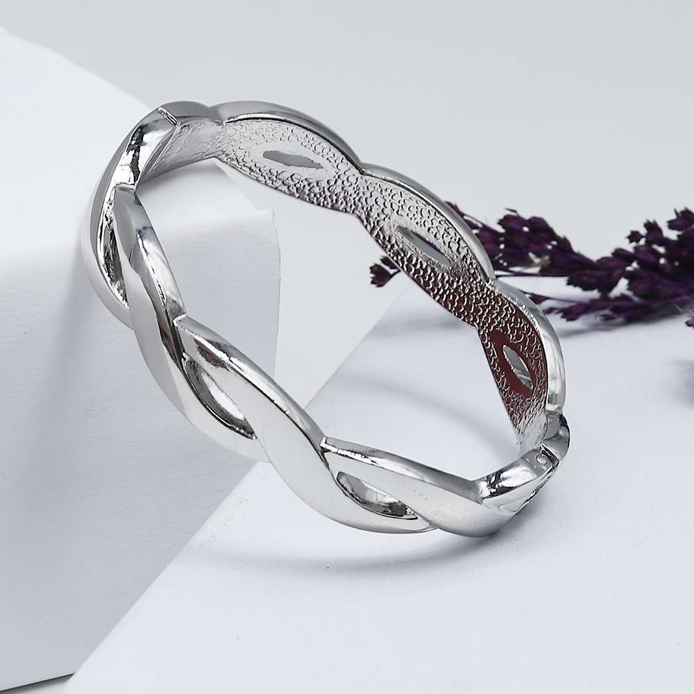 Fluffy - Interlocking curved Bold Bracelet Of Fluffy Women's Accessories-Gold