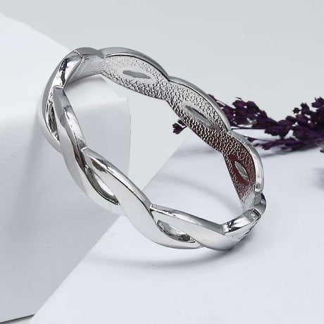 Fluffy - Interlocking curved Bold Bracelet Of Fluffy Women's Accessories-Gold
