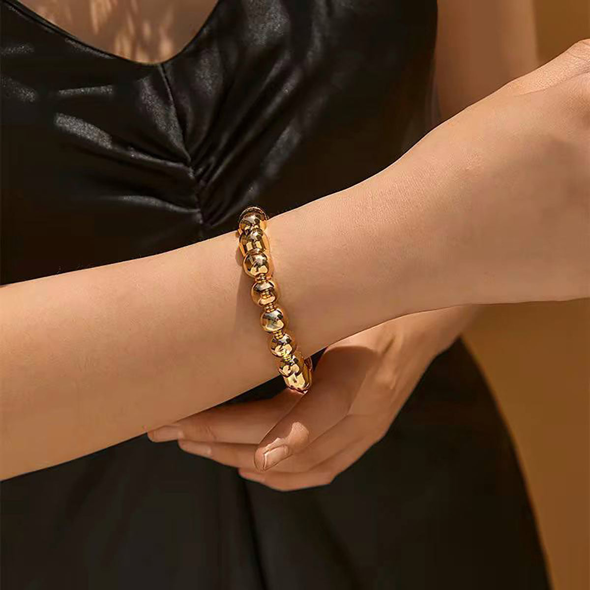 Fluffy -  Beaded Bracelet - Elegant & Modern Design