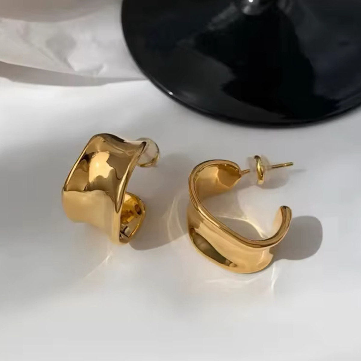 Fluffy - Modern Classic Gold Hoop Earrings