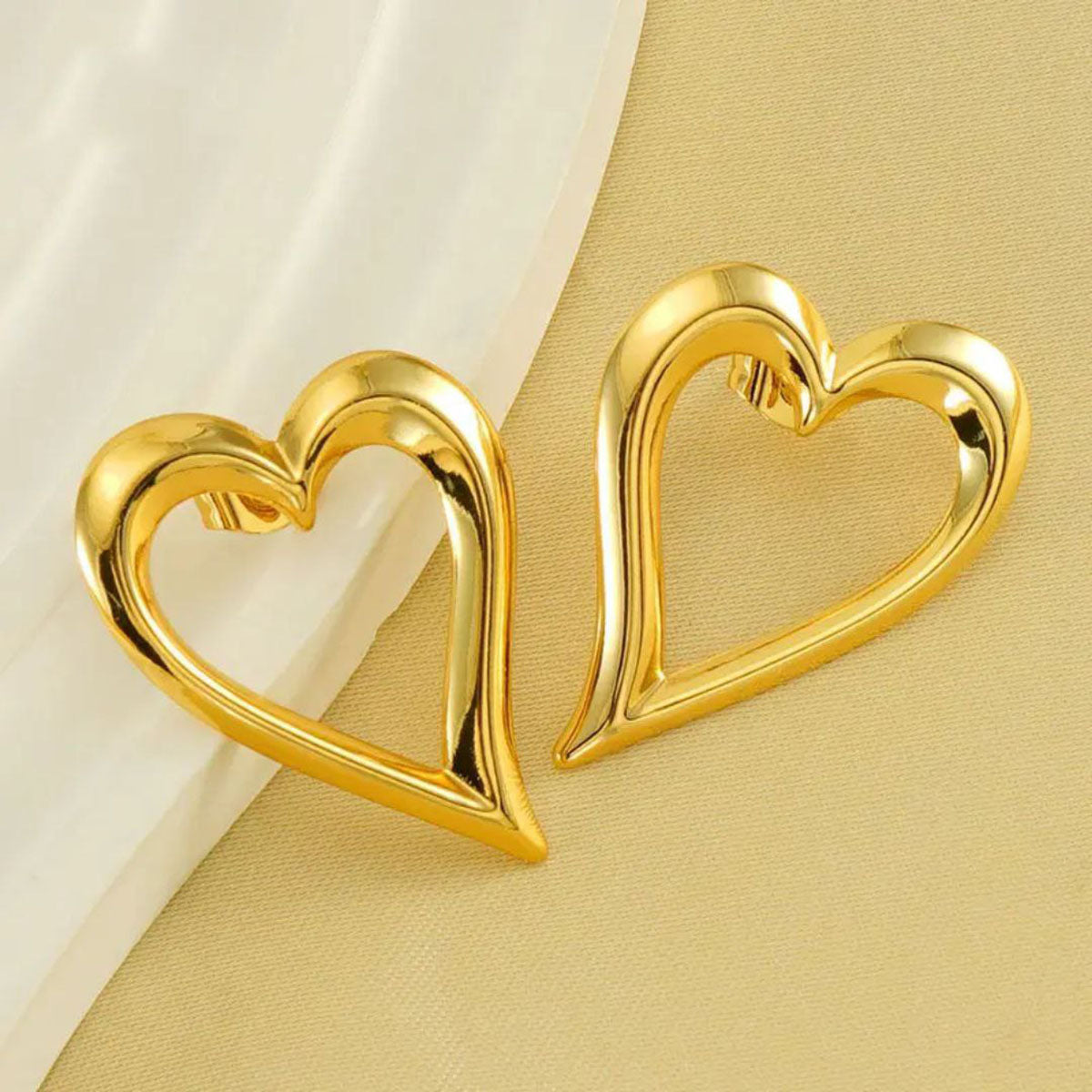 Fluffy - Elegant Open Heart Gold Earrings