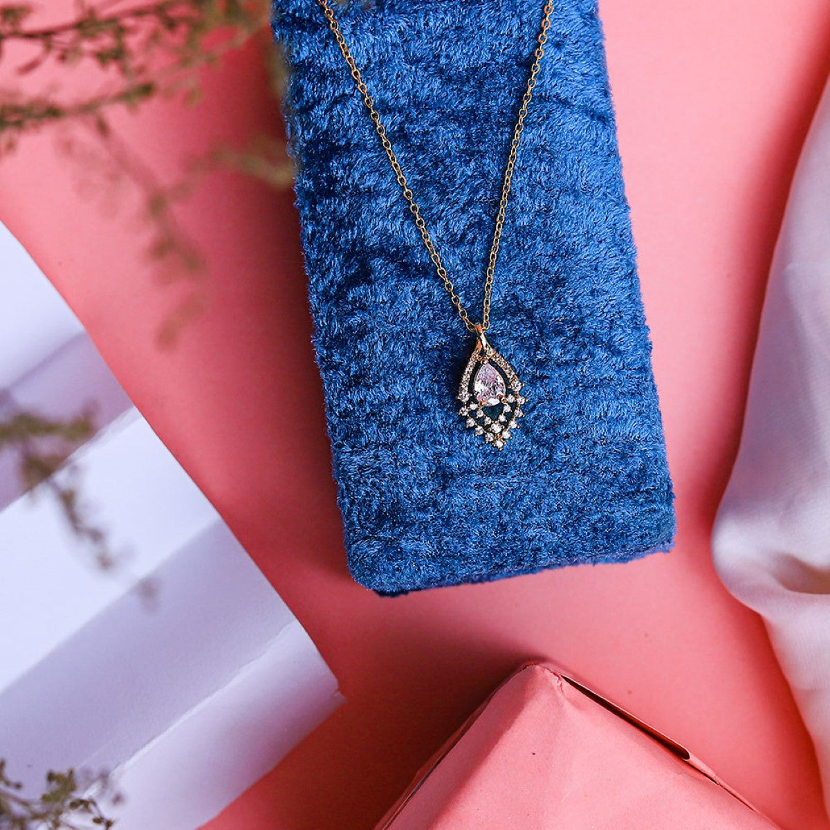 Fluffy - Elegant chain for women