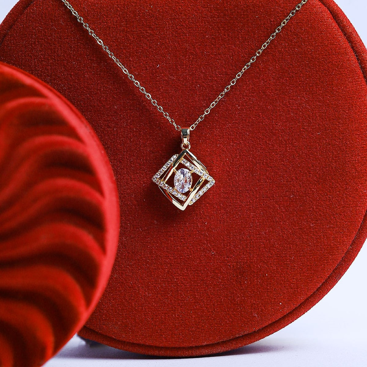 Fluffy - Elegant chain for women