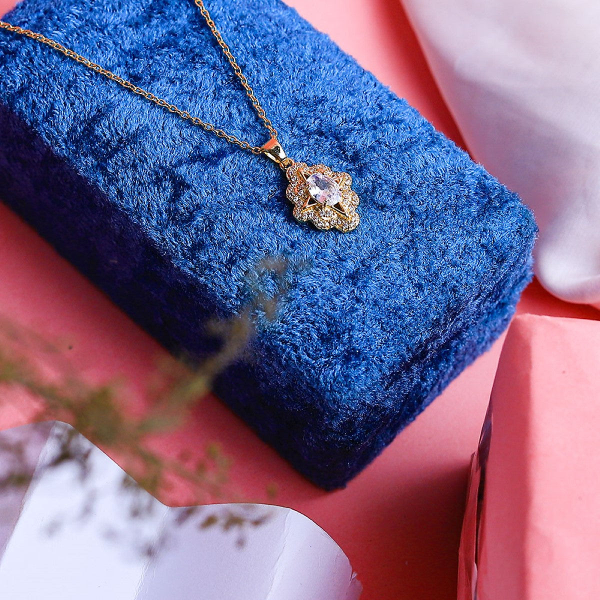 Fluffy - Elegant chain for women