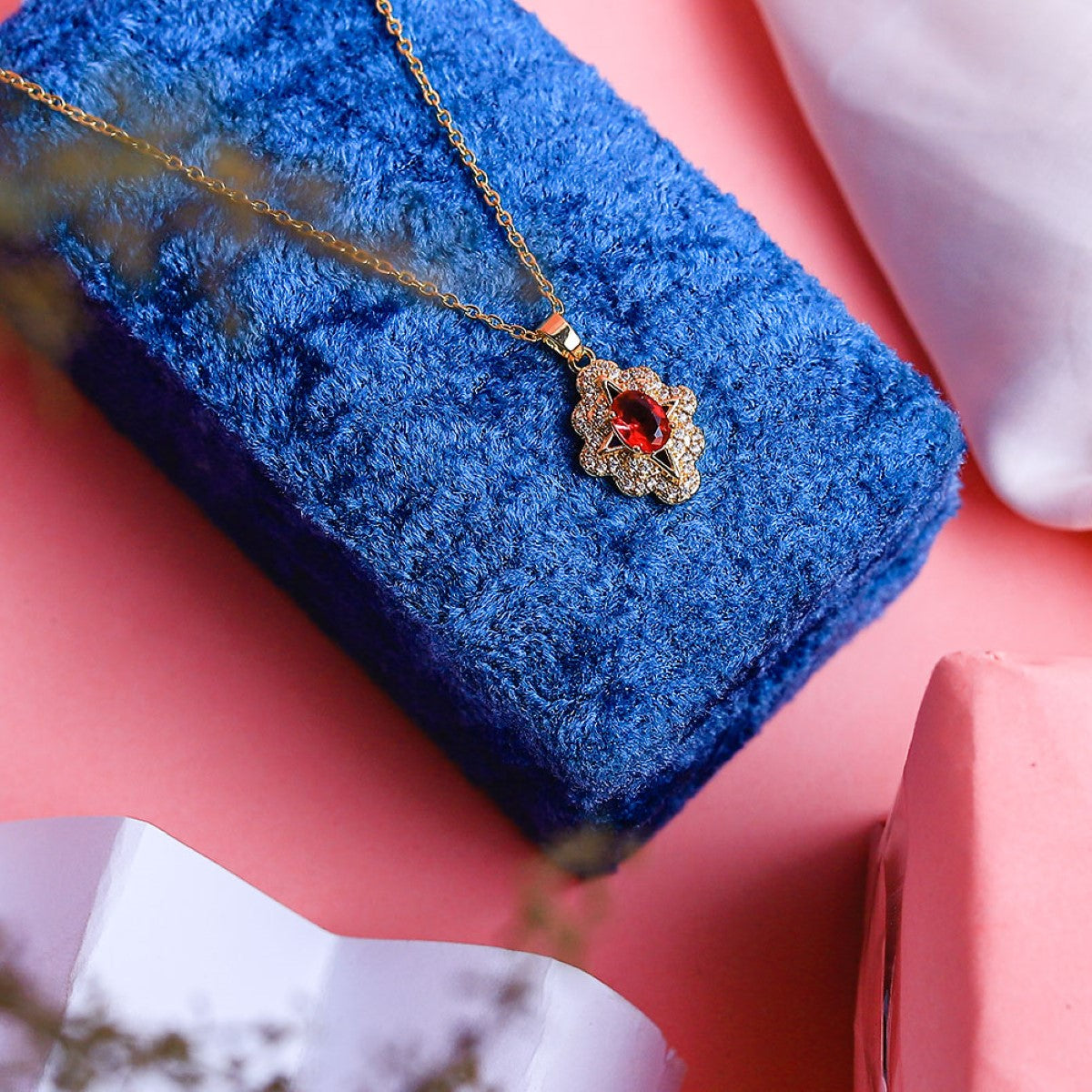 Fluffy - Elegant chain for women