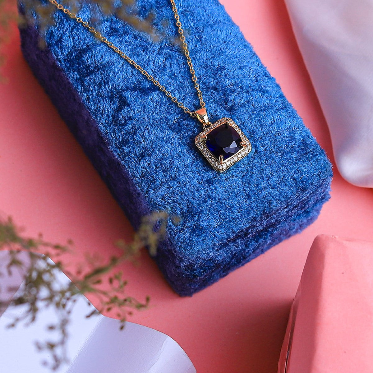 Fluffy - Elegant chain for women