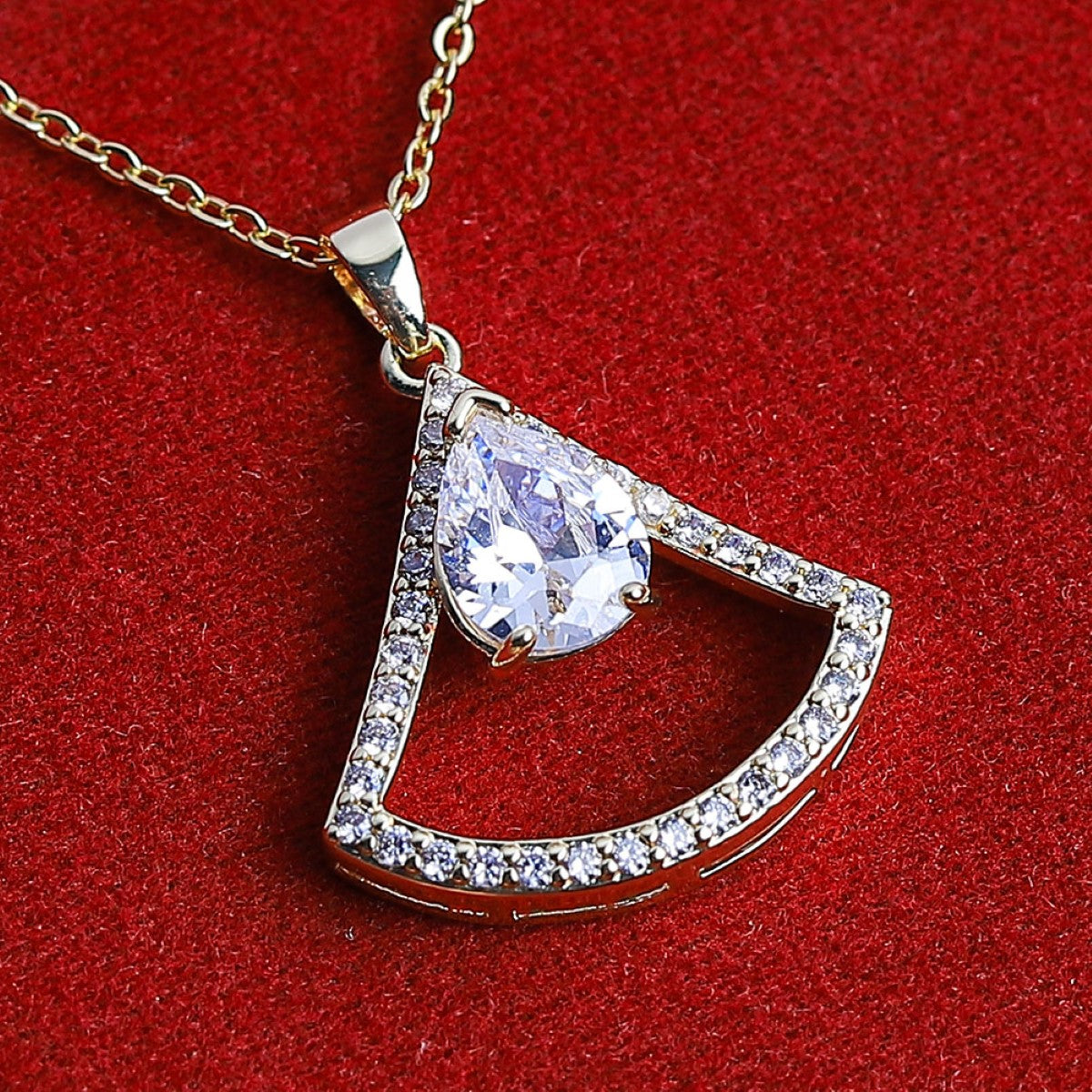 Fluffy - Elegant chain for women