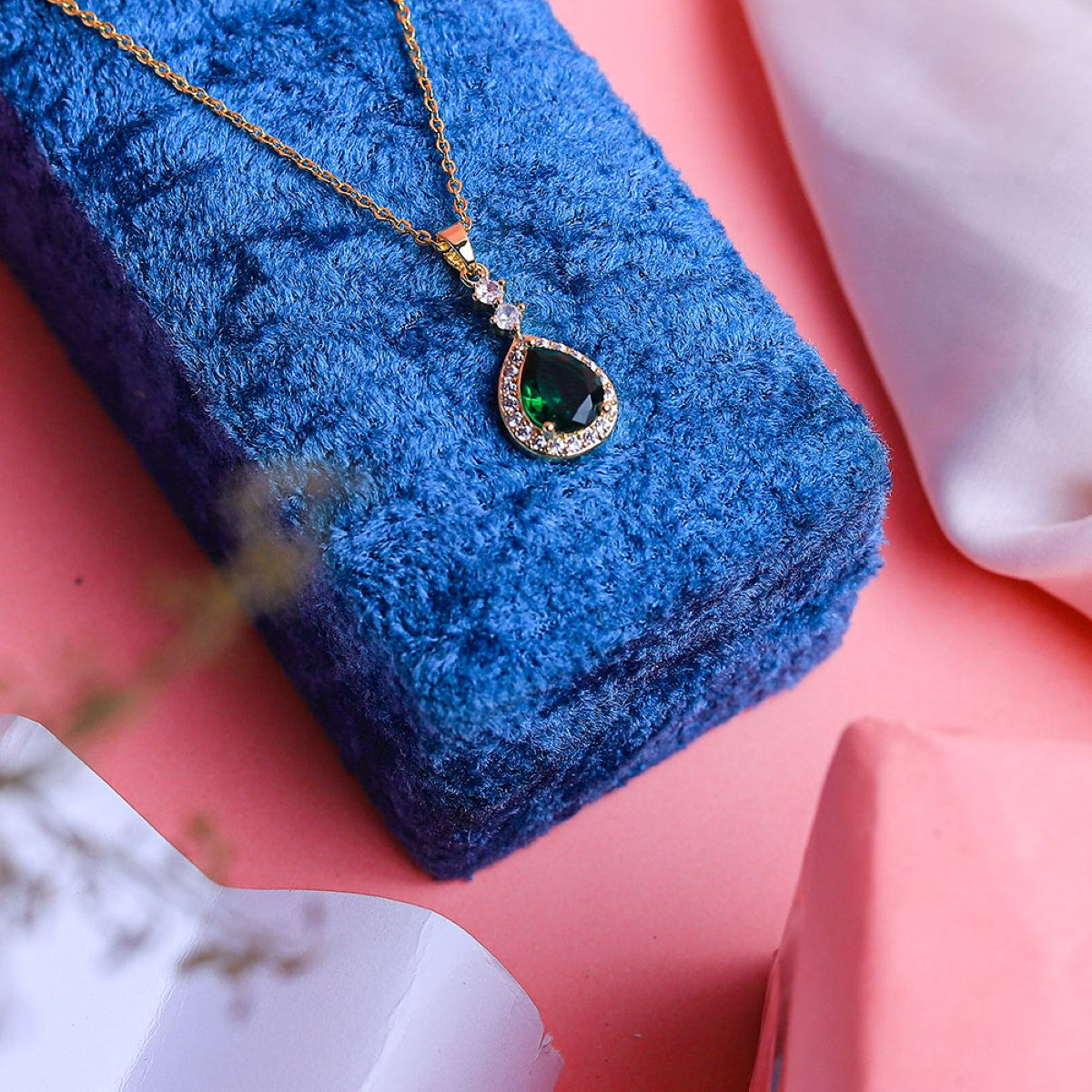 Fluffy - Elegant chain for women