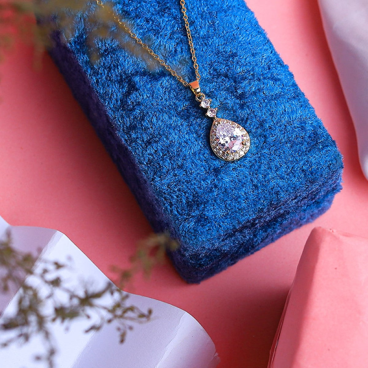 Fluffy - Elegant chain for women