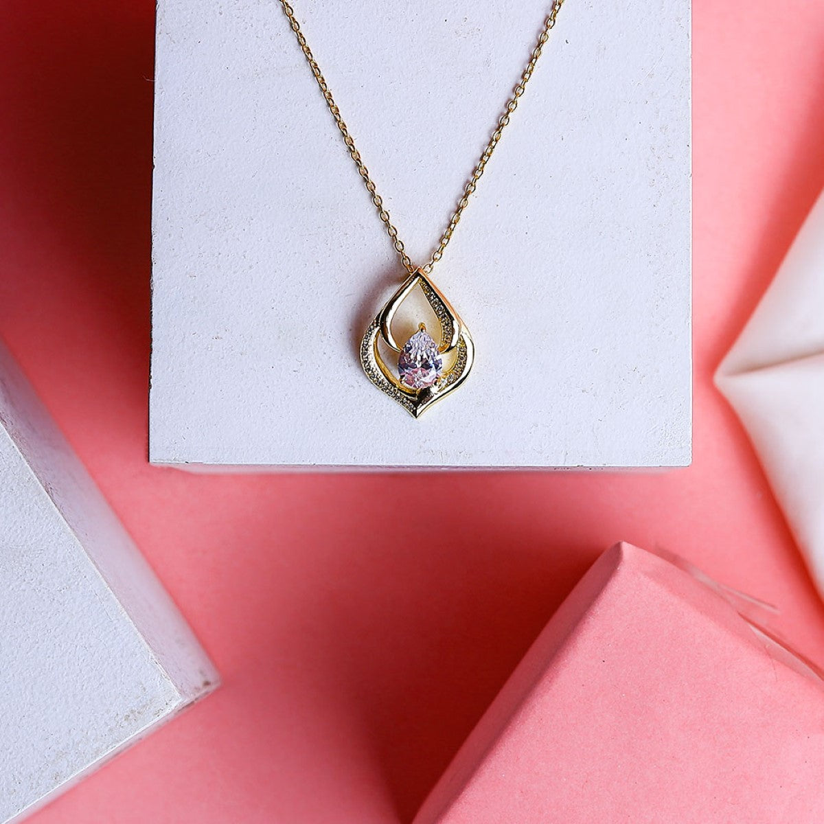 Fluffy - Elegant chain for women