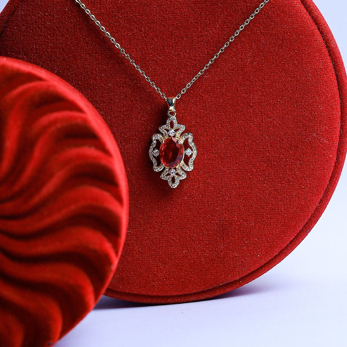 Fluffy - Elegant chain for women