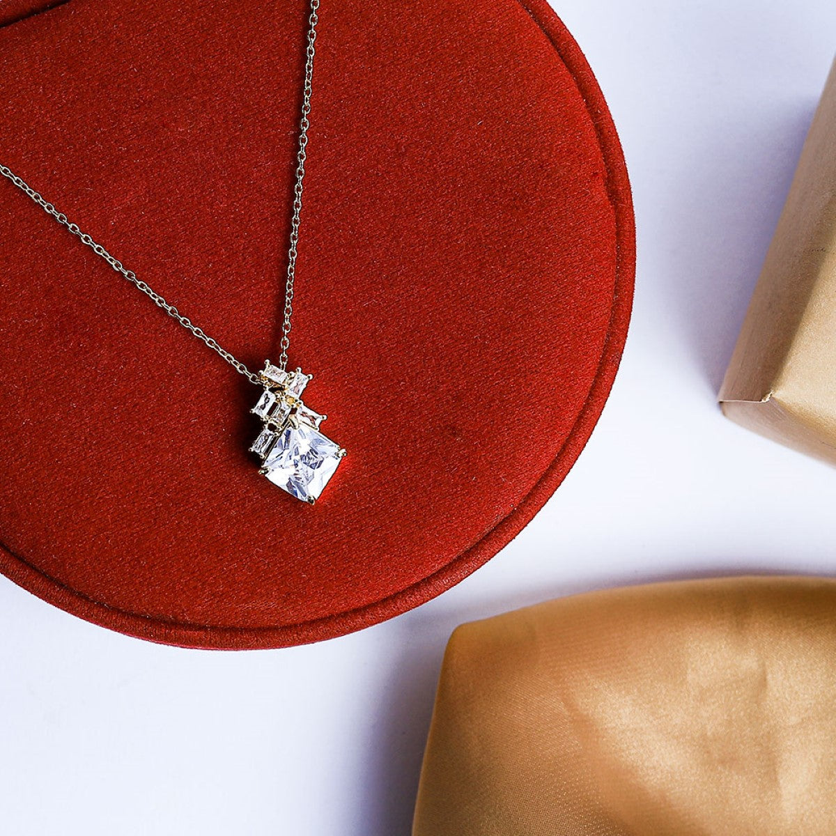 Fluffy - Elegant chain for women