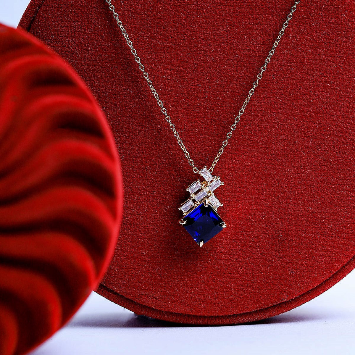 Fluffy - Elegant chain for women
