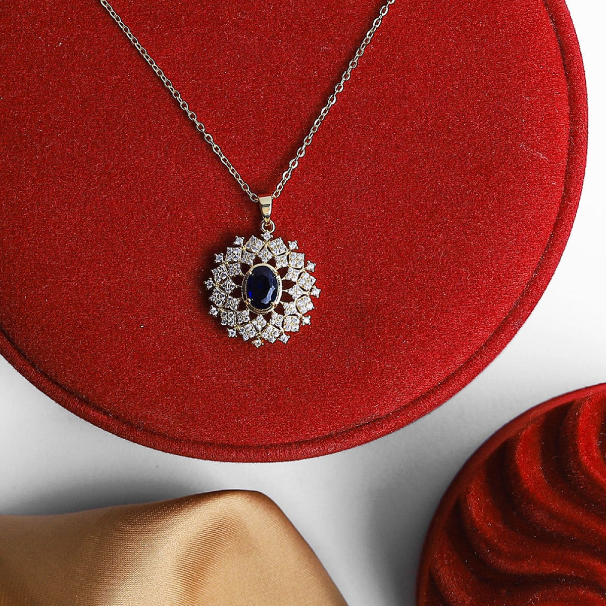 Fluffy - Elegant chain for women
