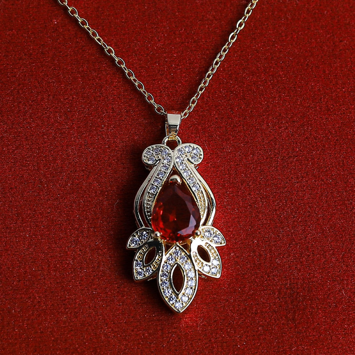 Fluffy - Elegant chain for women