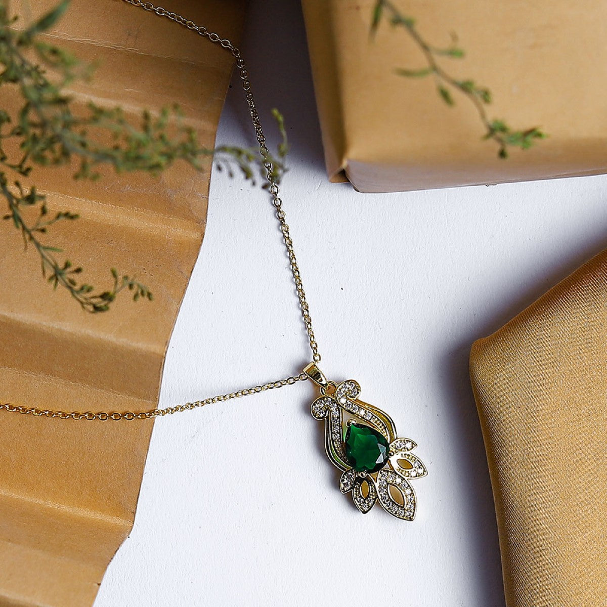 Fluffy - Elegant chain for women