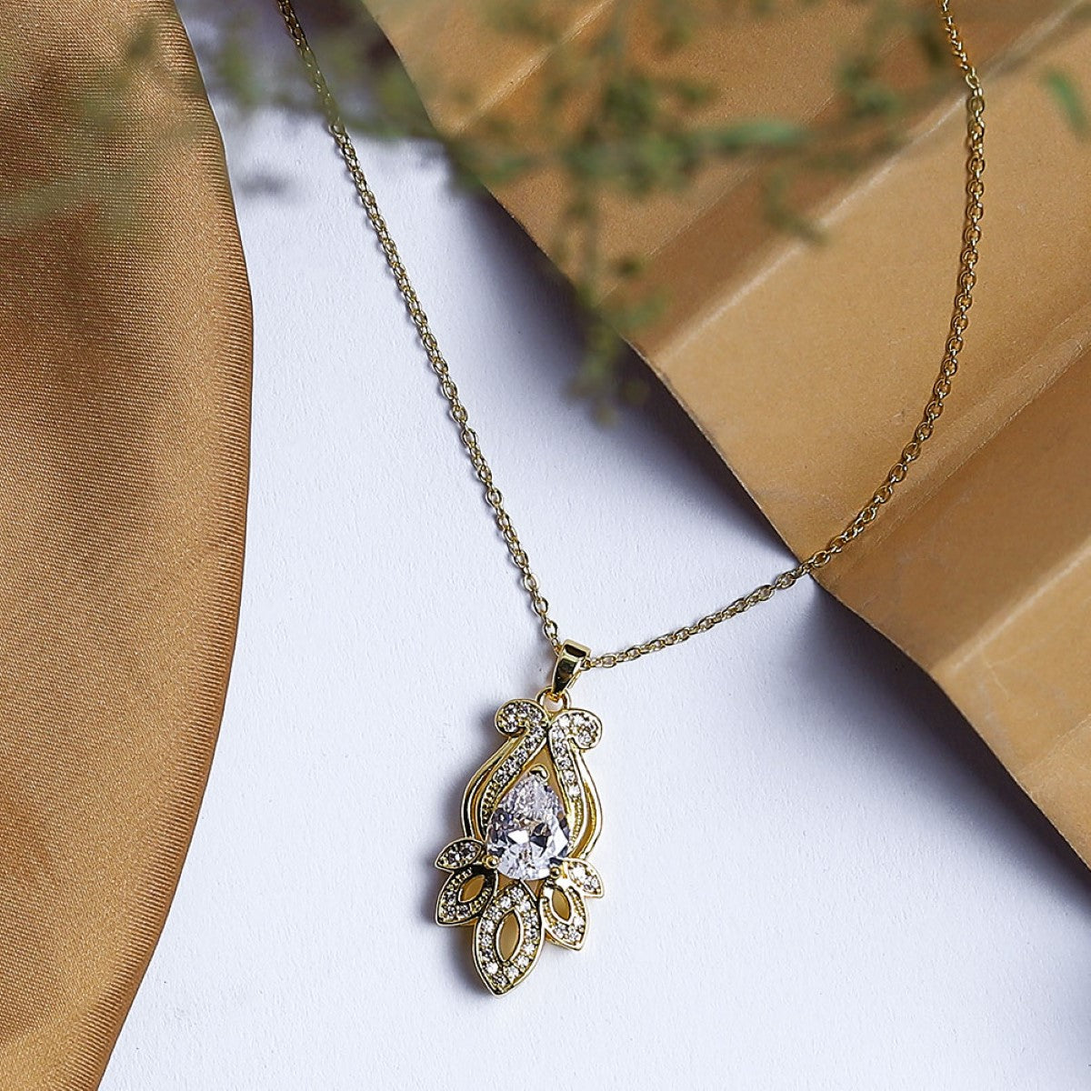 Fluffy - Elegant chain for women