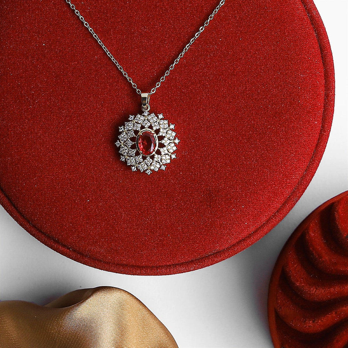 Fluffy - Elegant chain for women