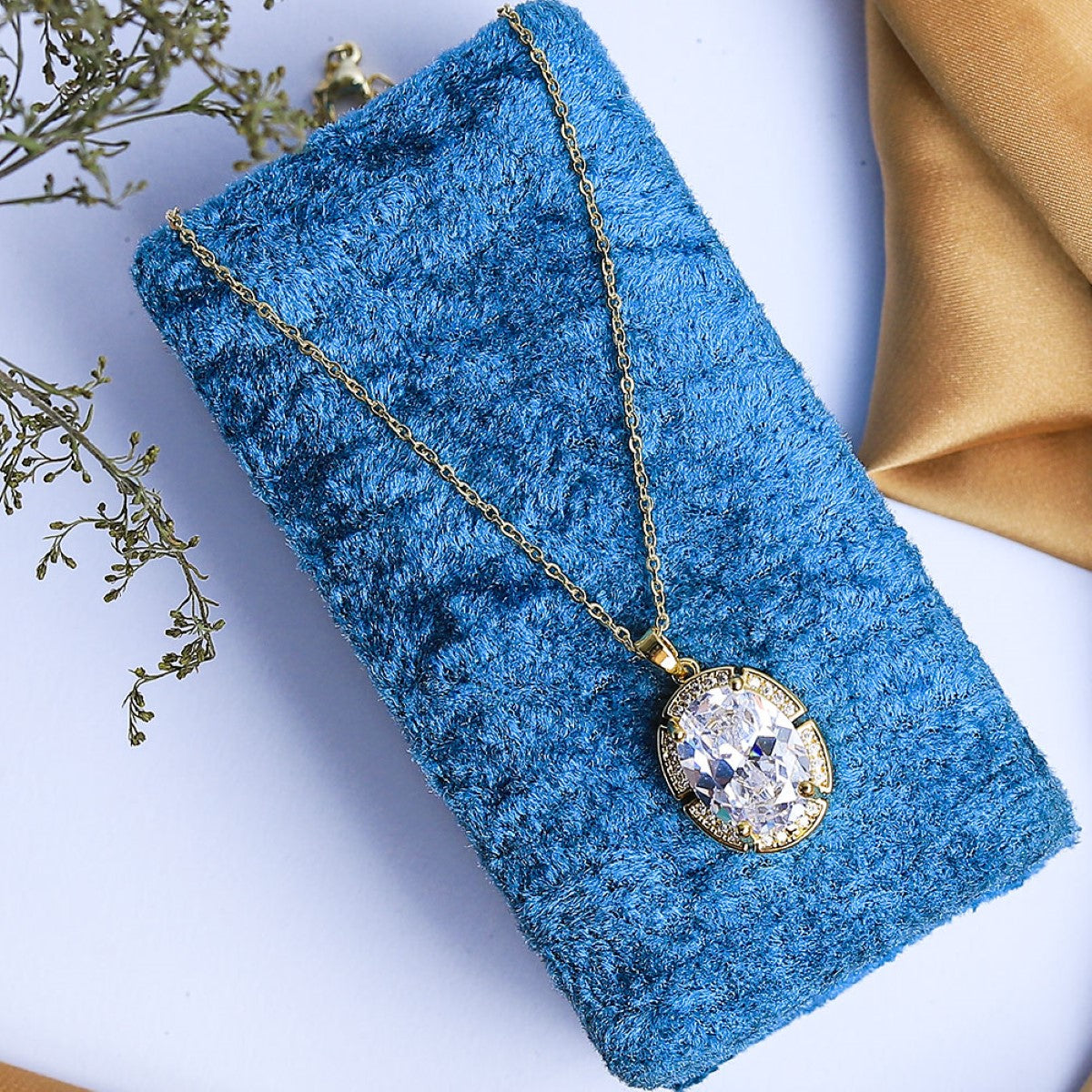 Fluffy - Elegant chain for women