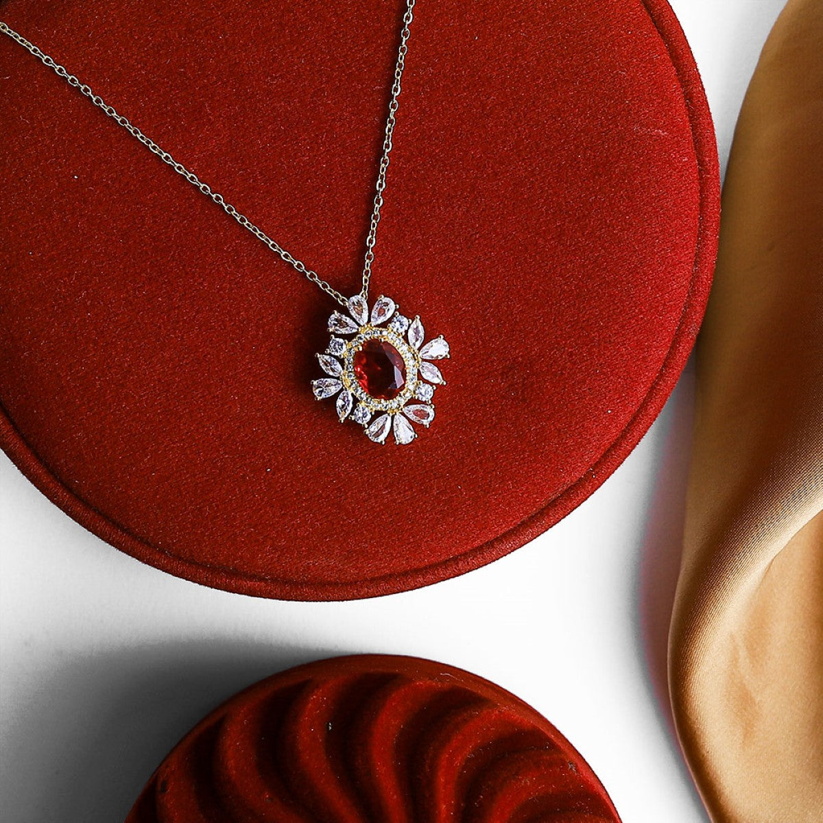 Fluffy - Elegant chain for women