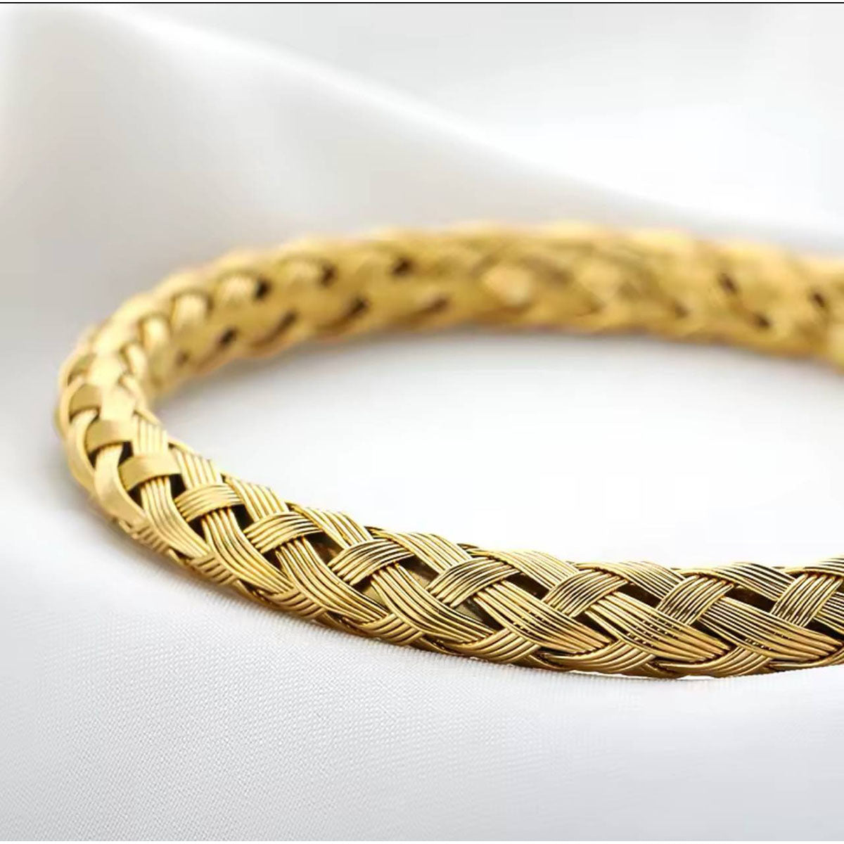 Fluffy - Open Braided Bracelet - Luxurious and elegant design