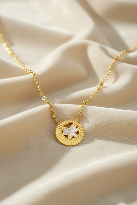 Women’s Necklace Elegant Round Pendant White Detail
