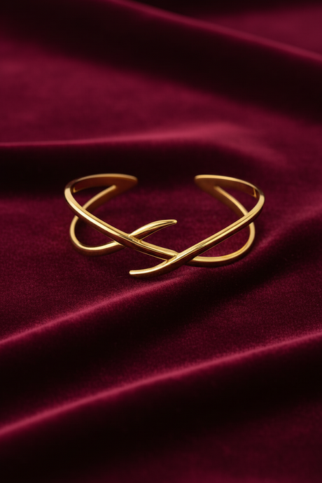 Elegant Intertwined Gold Bracelet