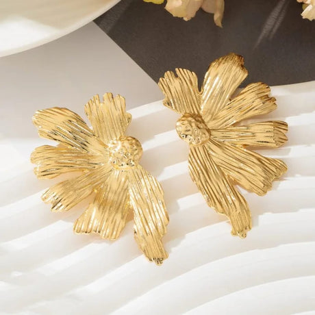 Metallic flower earrings