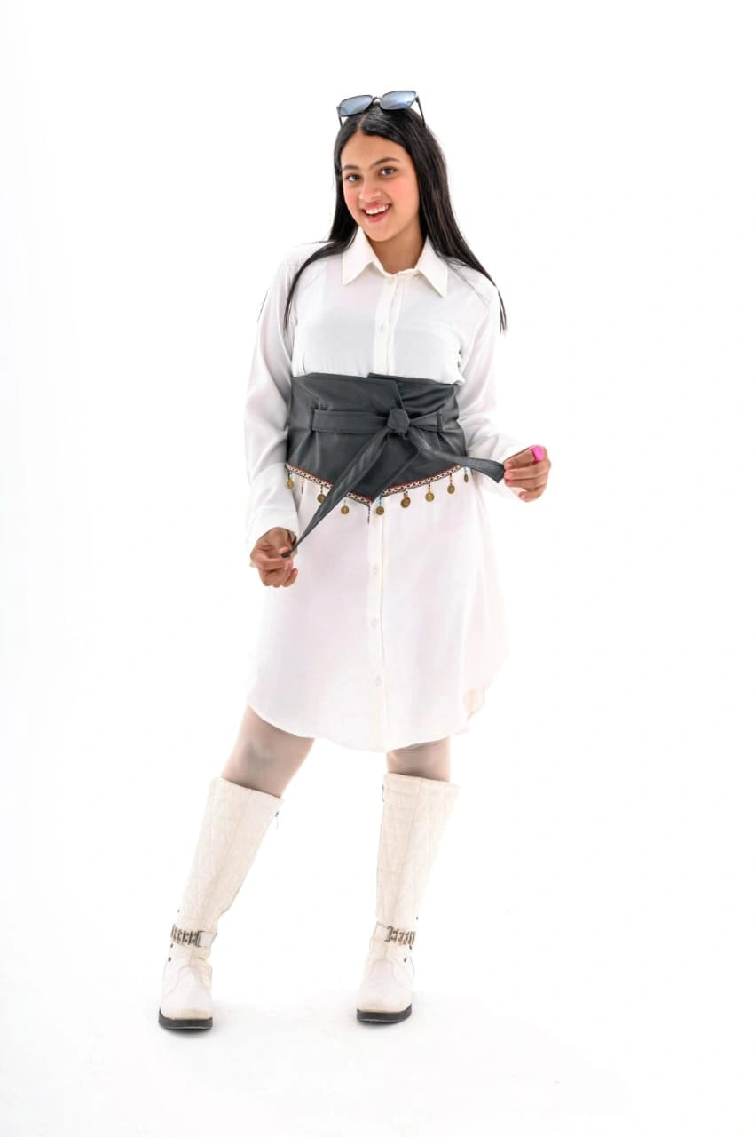 Rokido - Long white linen shirt with a leather belt.